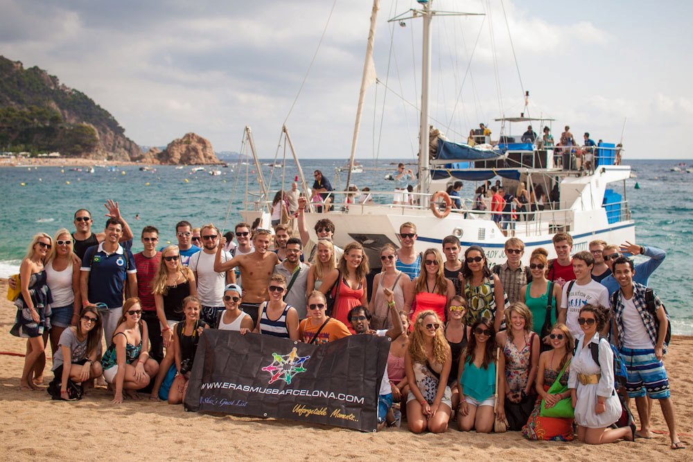 Best beach activities for Erasmus Students in Barcelona