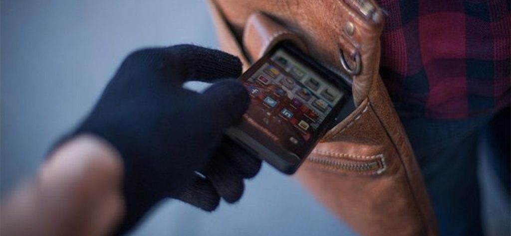 How to avoid pickpockets in Barcelona How to avoid pickpockets in Barcelona