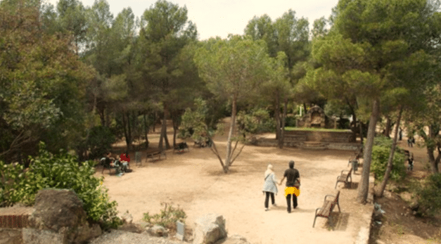 Apart from picnicking, you can take on your friends in a game of table tennis at Parc del Castell de l’Oreneta